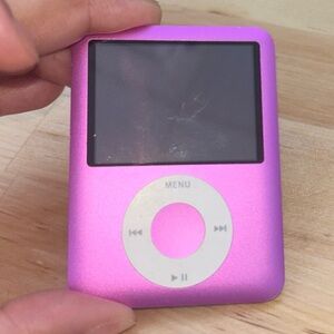 Apple iPod Classic-style 5th Gen Pink Portable MP3 Player